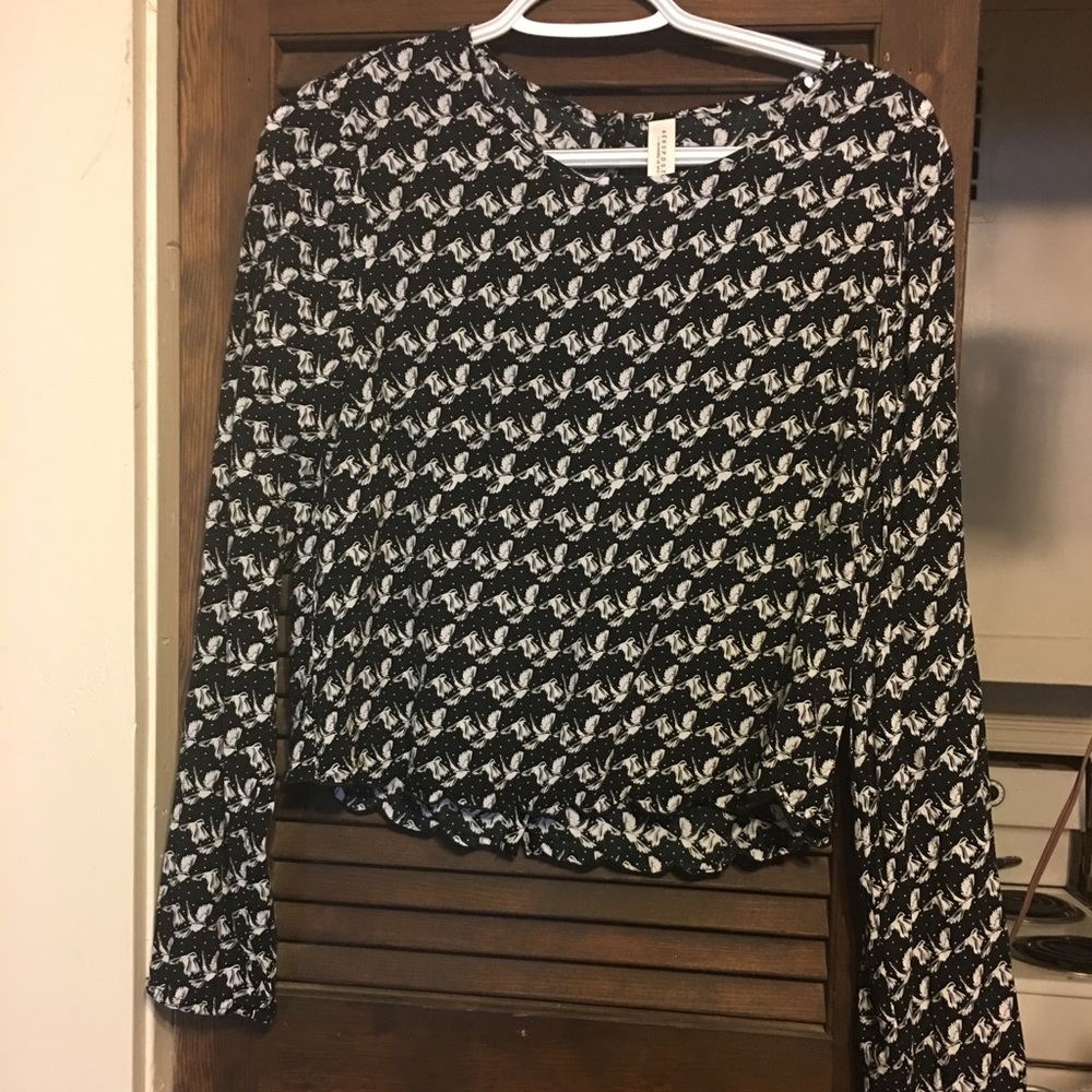 Aeropostale Scalloped Bottom Bird Blouse Medium